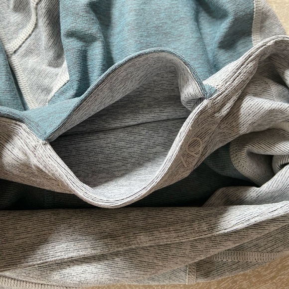 Outdoor Voices Two Toned Colorblock Heathered Gray & Blue Capri Leggings Small - Picture 5 of 6